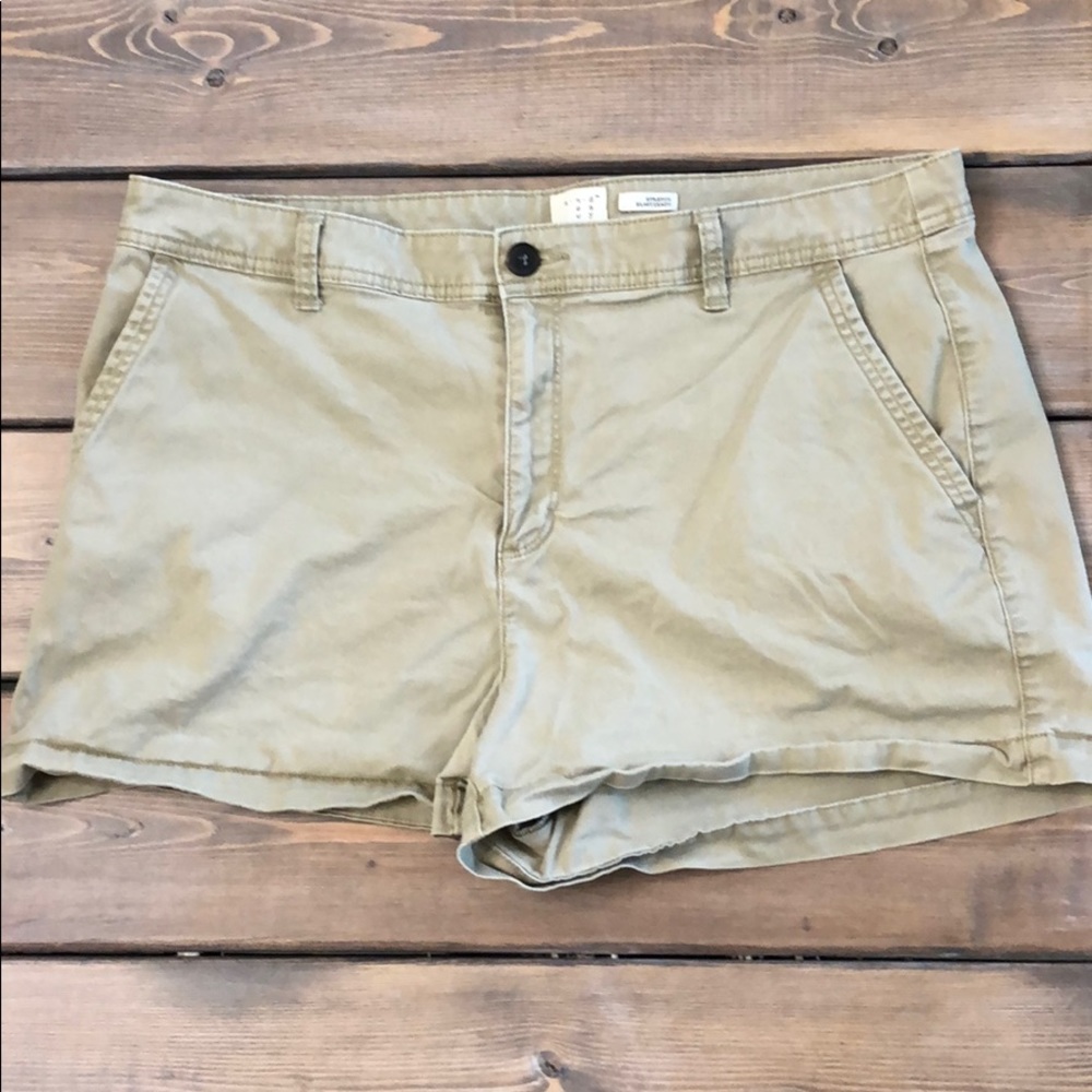 Women’s Khaki Shorts